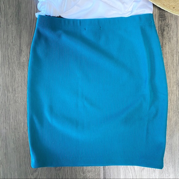 Forever 21 teal mini skirt - Picture 4 of 4